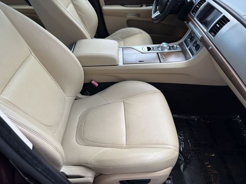 Used 2013 Jaguar XF RWD image 31