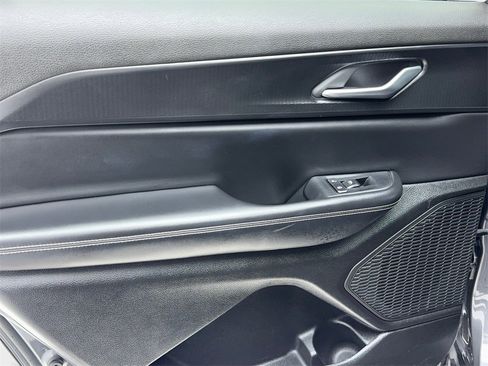 Used 2023 Jeep Grand Cherokee L Laredo image 46