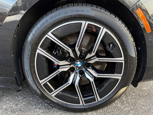 Certified 2025 BMW i7 eDrive50 w/ M Sport Package image 18