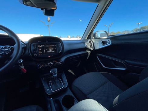 Used 2025 Kia Soul LX w/ LX Technology Package image 33