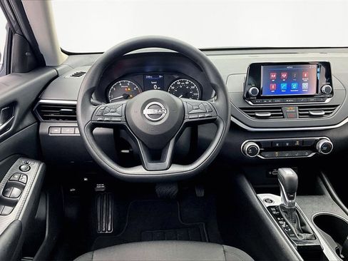 Used 2024 Nissan Altima 2.5 S image 5