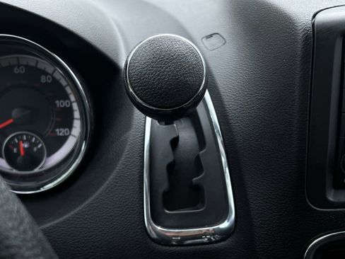 Used 2019 Dodge Grand Caravan SE w/ UConnect Hands-Free Group FWD image 33