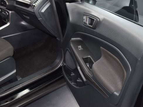 Used 2020 Ford EcoSport SE w/ SE Convenience Package image 17