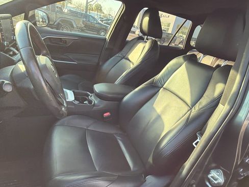 Used 2021 Toyota RAV4 SE w/ Weather & Moonroof Package image 23