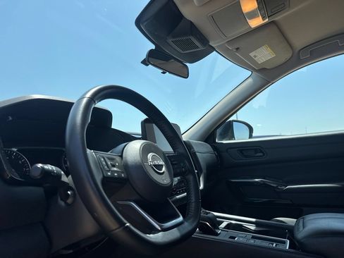Certified 2025 Nissan Pathfinder SV FWD image 39