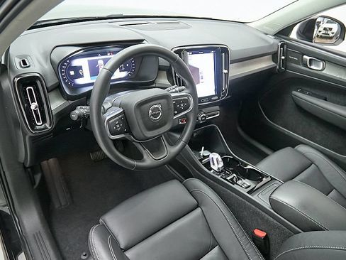 Certified 2023 Volvo XC40 B5 Ultimate w/ Protection Package Premier AWD/4WD image 13