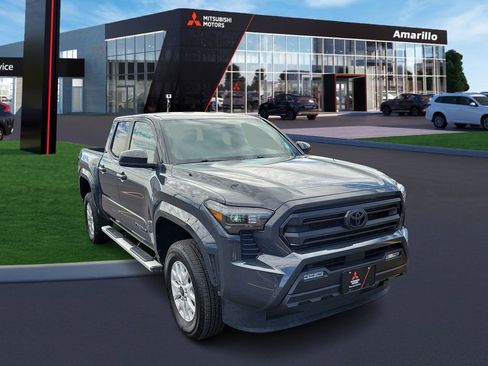 Used 2025 Toyota Tacoma SR5 image 4