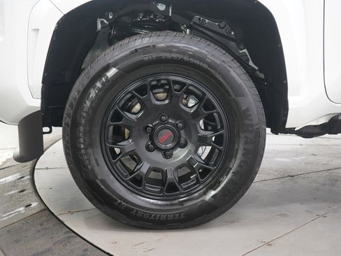 Certified 2025 Toyota Tacoma SR5 image 28