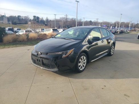 Used 2022 Toyota Corolla LE image 3