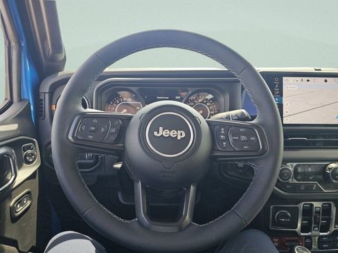 Used 2025 Jeep Gladiator Mojave w/ Convenience Group AWD/4WD image 30