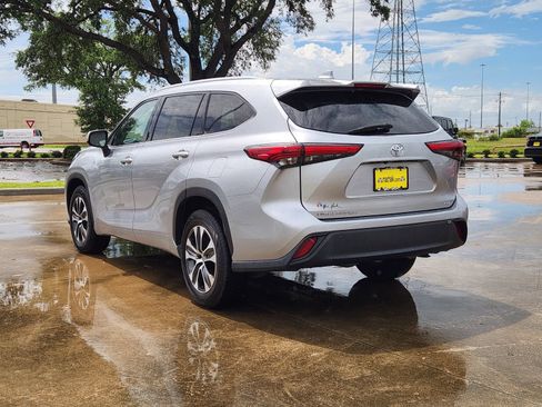 Used 2022 Toyota Highlander XLE FWD image 7