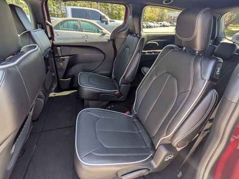 New 2026 Chrysler Pacifica Limited FWD image 24