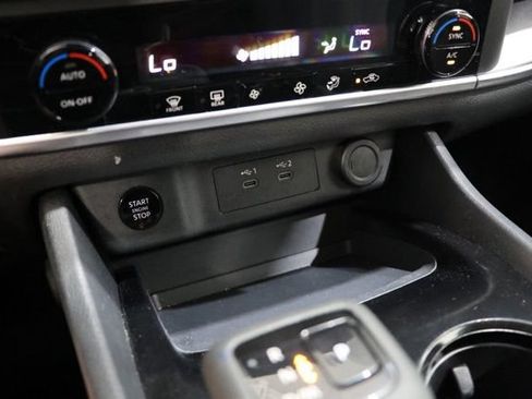 Used 2025 Nissan Rogue SV FWD image 28