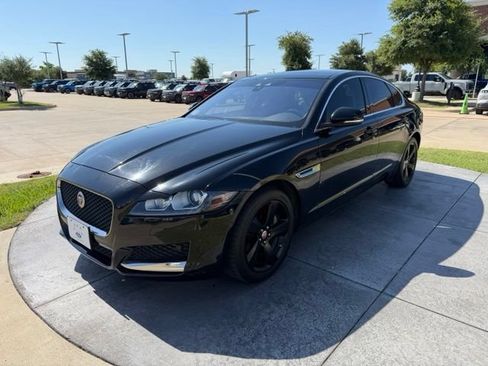 Used 2018 Jaguar XF RWD image 3
