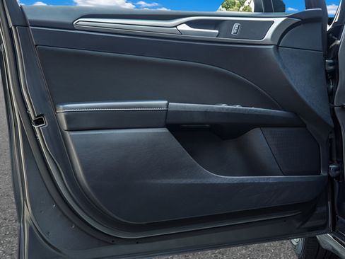 Used 2020 Ford Fusion SE FWD image 31