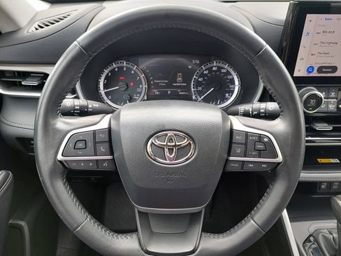 Used 2023 Toyota Highlander XLE FWD image 31