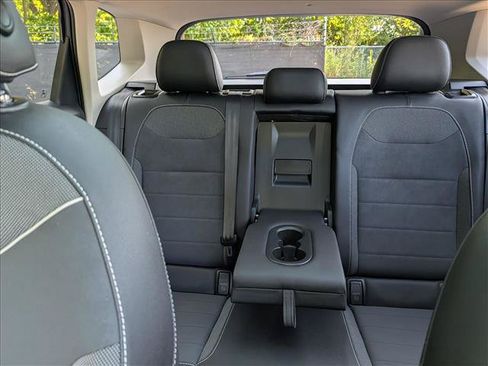 Used 2023 Volkswagen Taos SE w/ Panoramic Sunroof Package FWD image 18