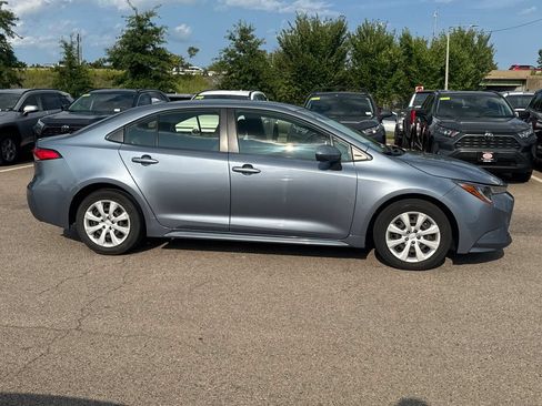 Used 2021 Toyota Corolla LE FWD image 8