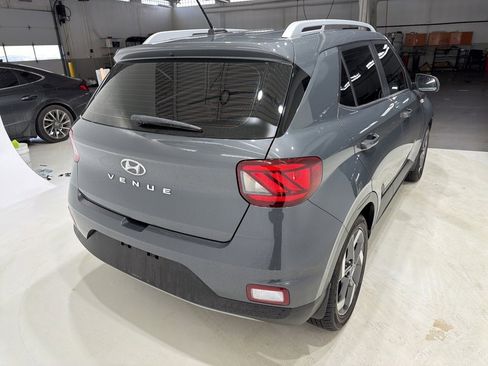 Used 2024 Hyundai Venue SEL image 10