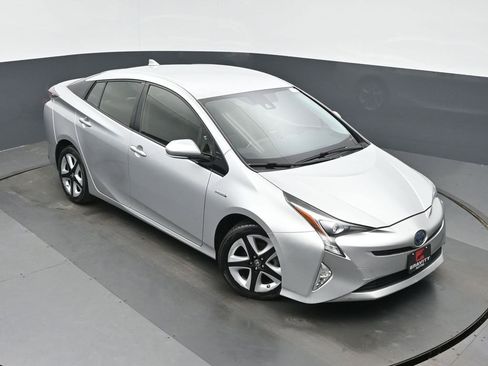 Used 2016 Toyota Prius Three Touring image 31