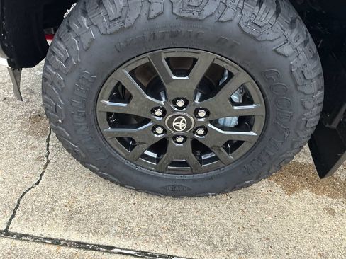 New 2026 Toyota 4Runner SR5 AWD/4WD image 33