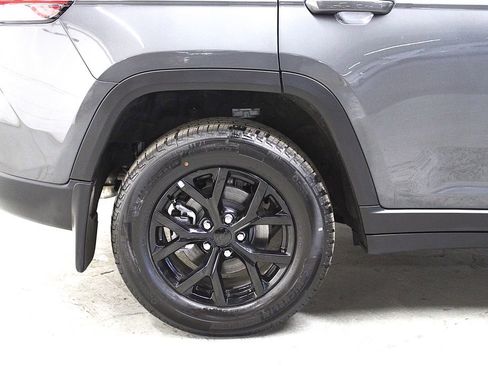 New 2026 Jeep Grand Cherokee Altitude AWD/4WD image 34
