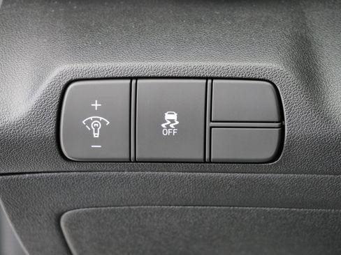 Certified 2025 Hyundai Elantra Sport image 21