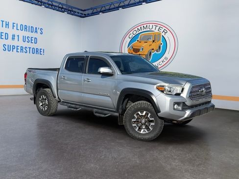 Used 2017 Toyota Tacoma TRD Off-Road image 7