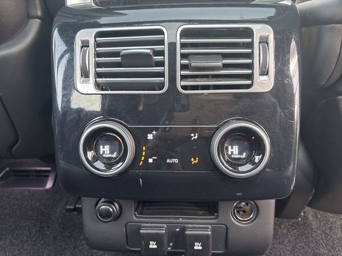 Used 2020 Land Rover Range Rover HSE image 25