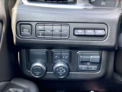 Used 2021 GMC Yukon Denali w/ Denali Ultimate Package image 34