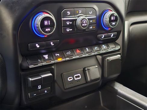 Used 2022 Chevrolet Silverado 2500 LT w/ Convenience Package image 29