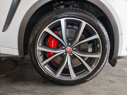 Used 2021 Jaguar F-PACE SVR image 35