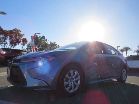 Certified 2025 Toyota Corolla LE image 3