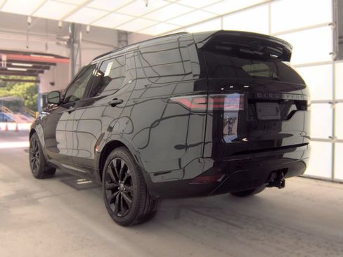 Used 2024 Land Rover Discovery Dynamic SE AWD/4WD image 6