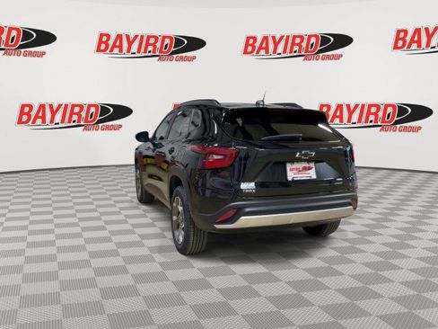 Used 2024 Chevrolet Trax LT w/ Sunroof Package FWD image 7