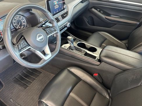 Used 2024 Nissan Altima 2.5 SR FWD image 4