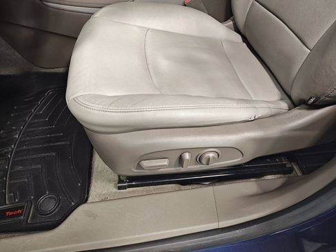 Used 2017 Chevrolet Malibu Premier w/ Driver Confidence Package image 27