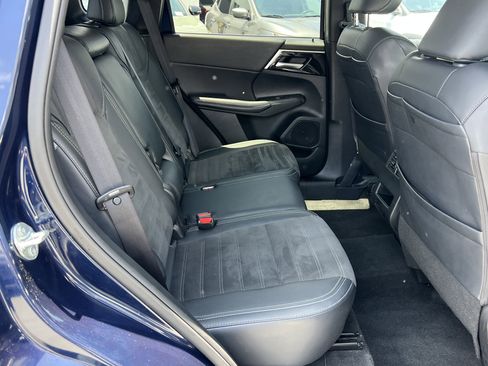 Used 2024 Mitsubishi Outlander FWD image 19