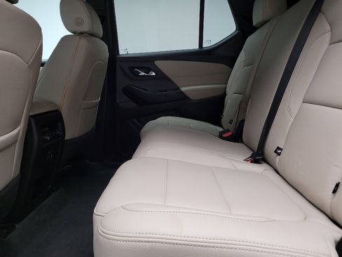 Used 2022 Chevrolet Traverse LS FWD image 18
