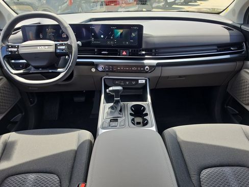 New 2027 Kia Carnival LX FWD image 12