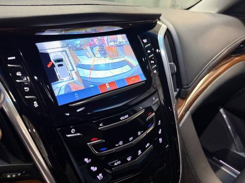 Used 2019 Cadillac Escalade Luxury image 21