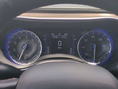 Used 2019 Chrysler Pacifica Touring-L w/ Tire & Wheel Group FWD image 21