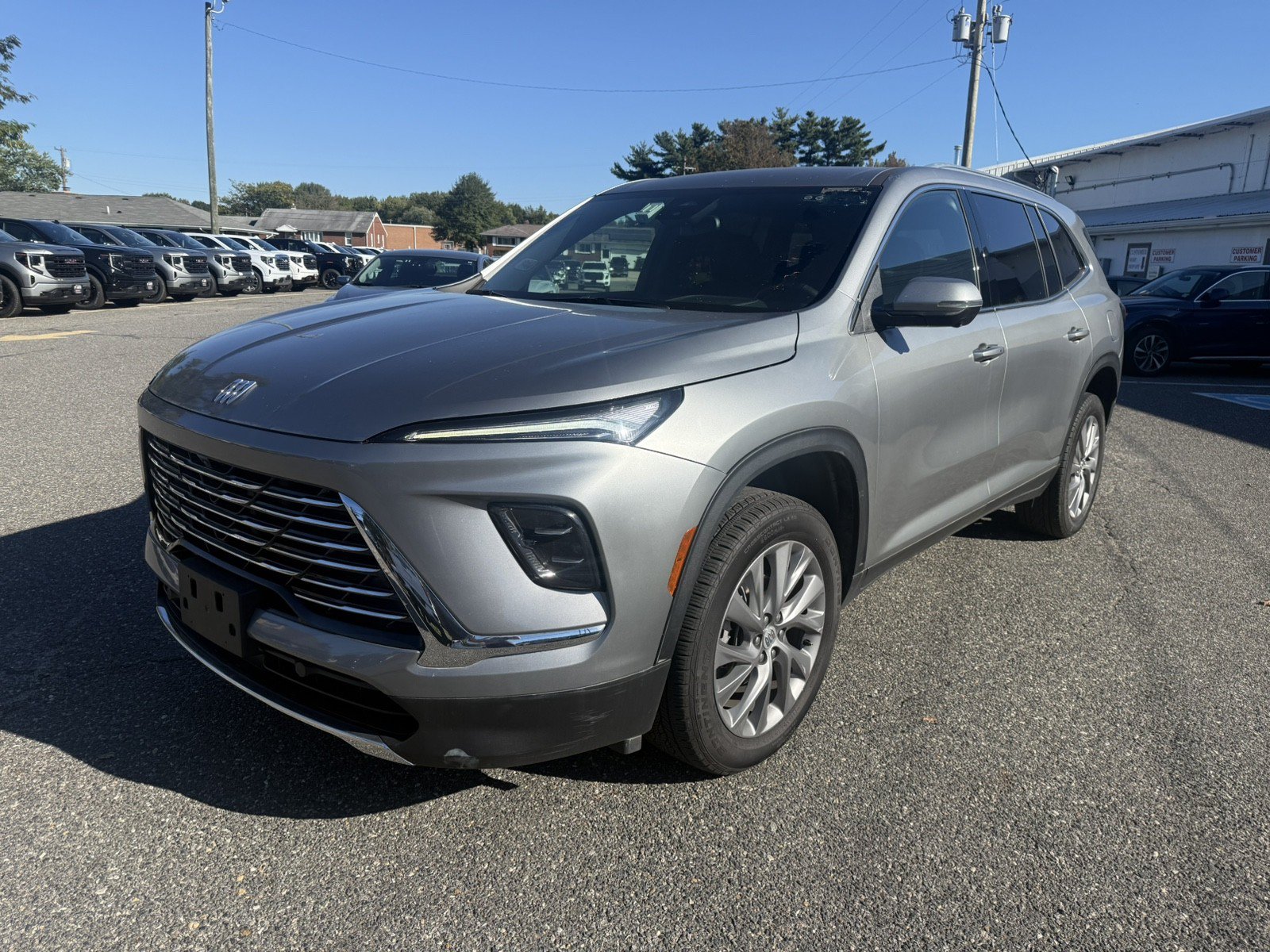 Used 2025 Buick Enclave Preferred FWD image 7