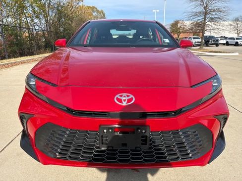 Used 2025 Toyota Camry SE image 8