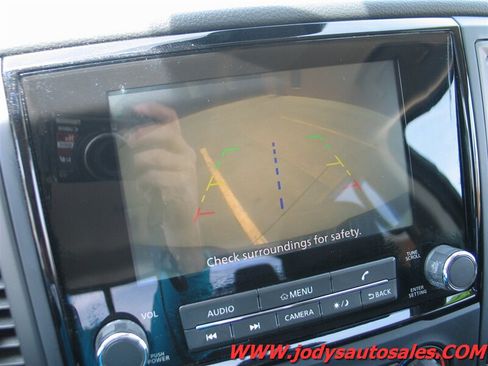 Used 2024 Nissan Titan SV AWD/4WD image 19