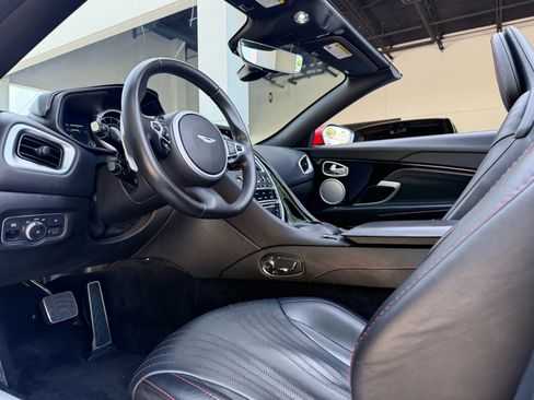 Used 2020 Aston Martin DB11 Volante RWD image 33