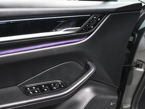 Used 2025 Porsche Macan 4 Electric image 10