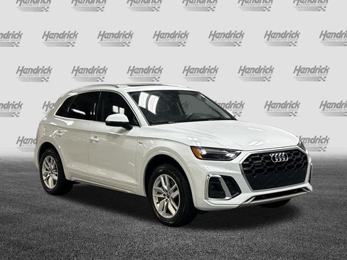 Used 2023 Audi Q5 2.0T Premium w/ Convenience Package AWD/4WD image 2