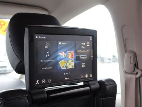 Used 2018 Chrysler Pacifica Touring-L Plus image 33