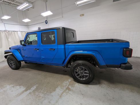 New 2026 Jeep Gladiator Sport AWD/4WD image 9
